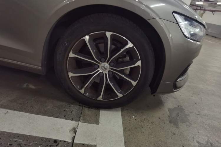 Used Volvo S60 2021 T4 Zhiyi Luxury Edition Right Front Wheel Hub