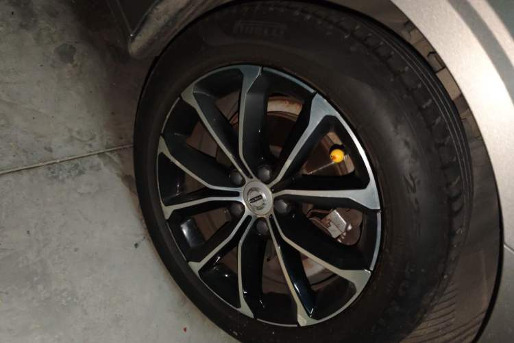 Used Volvo S60 2021 T4 Zhiyi Luxury Edition Right Front Wheel Hub
