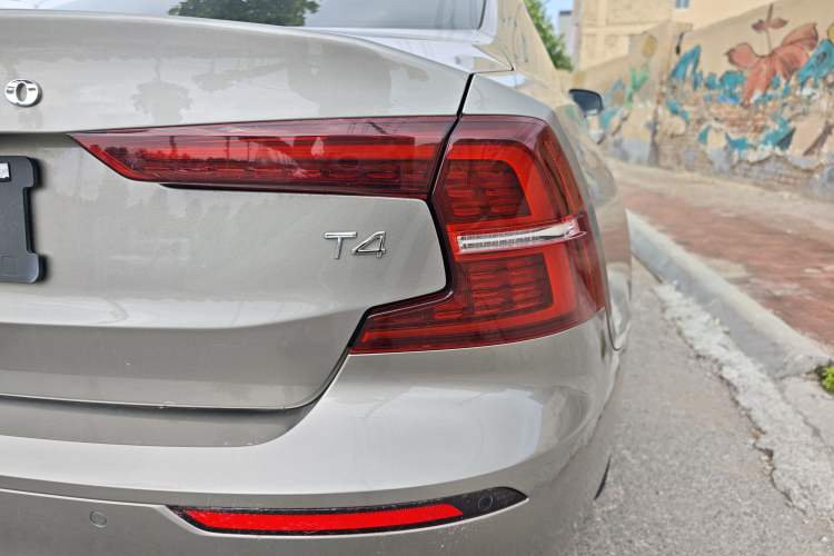 Used Volvo S60 2021 T4 Zhiyi Luxury Edition Right Rear Taillight