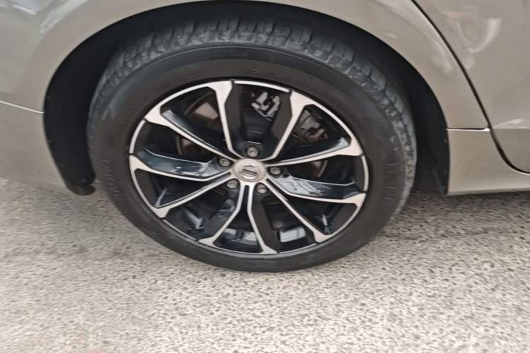 Used Volvo S60 2021 T4 Zhiyi Luxury Edition Right Rear Wheel Hub