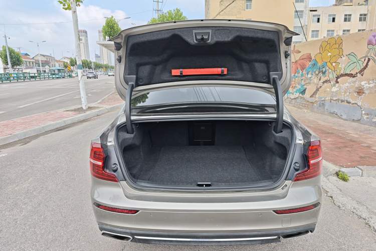 Used Volvo S60 2021 T4 Zhiyi Luxury Edition Trunk