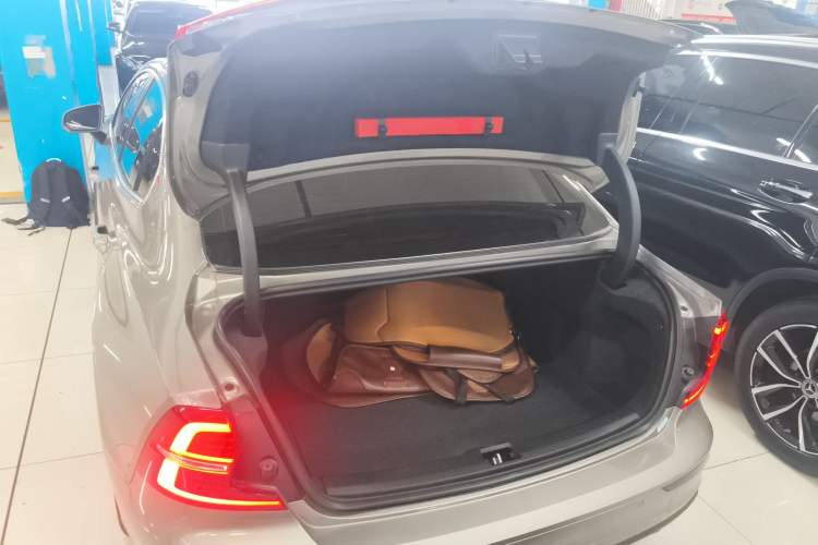 Used Volvo S60 2021 T4 Zhiyi Luxury Edition Trunk