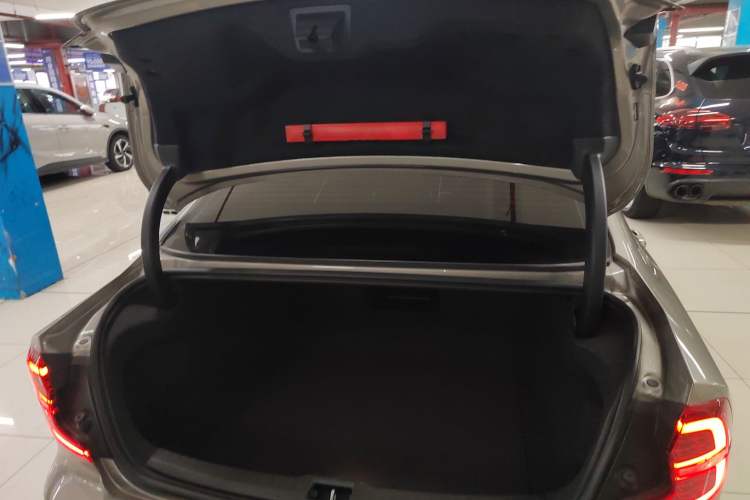 Used Volvo S60 2021 T4 Zhiyi Luxury Edition Trunk