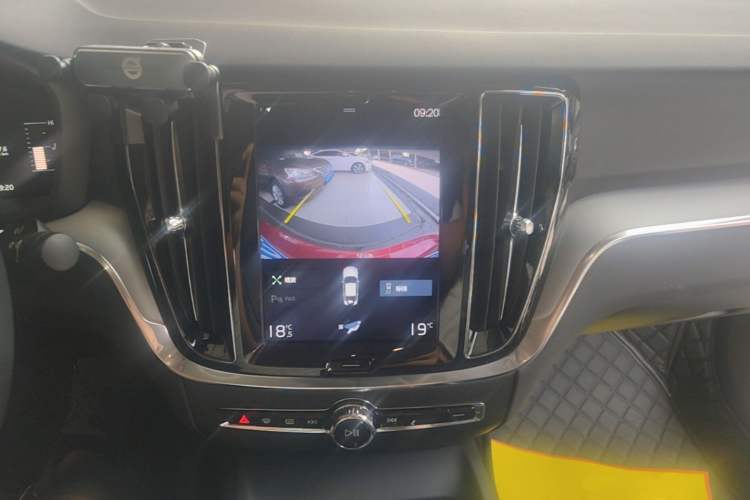 Used Volvo S60 2021 T4 Zhiyi Luxury Edition Audio And AC Panel