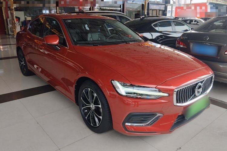 Used Volvo S60 2021 T4 Zhiyi Luxury Edition Front Right 45 Deg