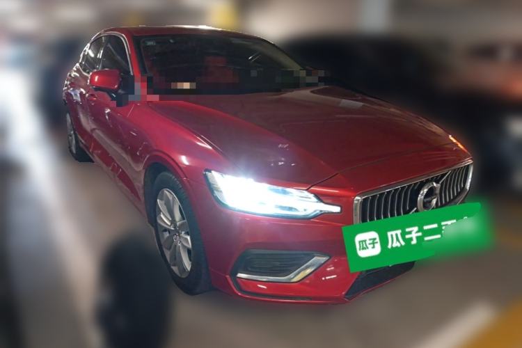 Used Volvo S60 2021 T3 SmartDrive Luxury Edition Front Right 45 Deg