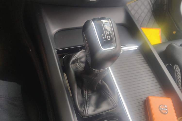 Used Volvo S60 2021 T4 Zhiyi Luxury Edition Gear Lever