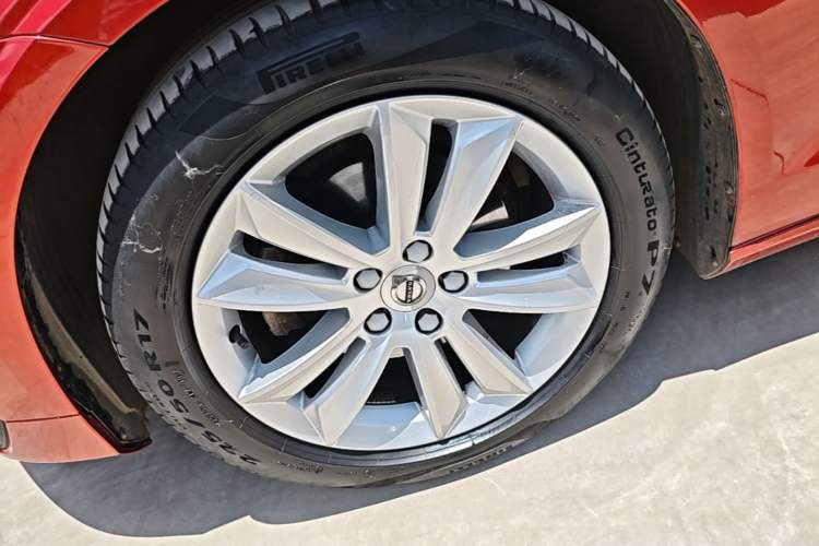 Used Volvo S60 2021 T3 SmartDrive Luxury Edition Left Front Wheel Hub