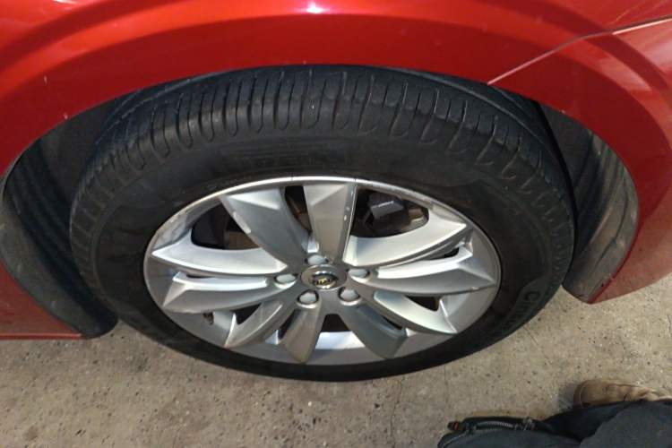 Used Volvo S60 2021 T3 SmartDrive Luxury Edition Right Front Wheel Hub