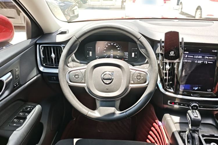 Used Volvo S60 2021 T3 SmartDrive Luxury Edition Steering Wheel