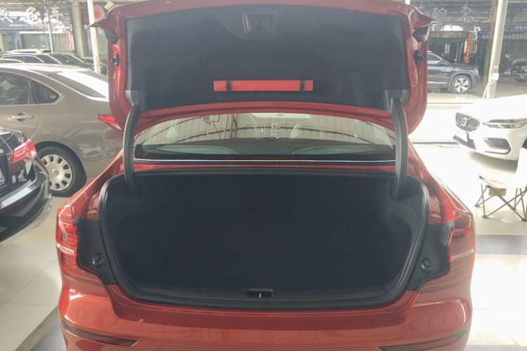 Used Volvo S60 2021 T4 Zhiyi Luxury Edition Trunk