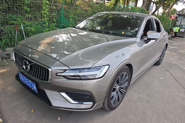Used Volvo S60 2021 T4 Zhiyuan Luxury Edition Guazi used car, China used car export, Used car for sale, Used  cars, Cheapest cars for sale