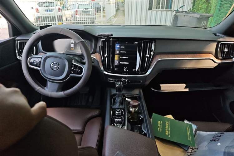 Used Volvo S60 2021 T4 Zhiyuan Luxury Edition Center Console