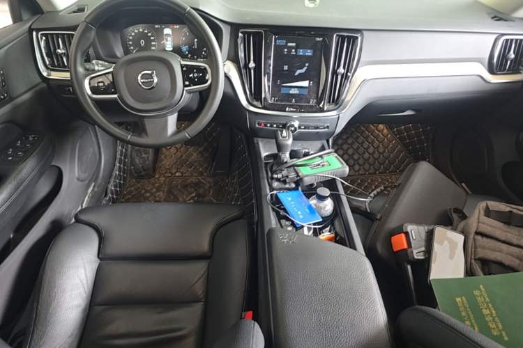 Used Volvo S60 2021 T4 Zhiyuan Luxury Edition Center Console