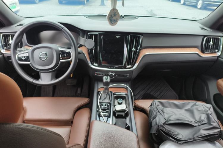 Used Volvo S60 2021 T4 Zhiyuan Luxury Edition Center Console