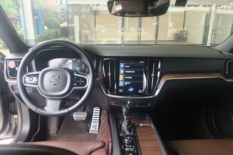 Used Volvo S60 2021 T4 Zhiyuan Luxury Edition Center Console