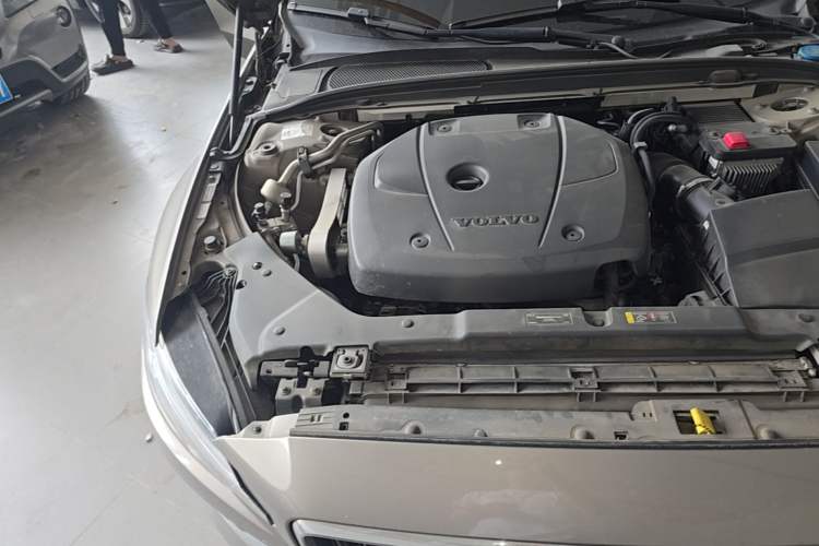 Used Volvo S60 2021 T4 Zhiyuan Luxury Edition Engine Bay Right