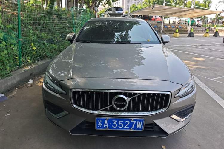 Used Volvo S60 2021 T4 Zhiyuan Luxury Edition Front