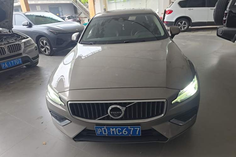 Used Volvo S60 2021 T4 Zhiyuan Luxury Edition Front
