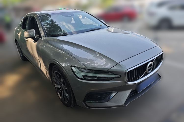 Used Volvo S60 2021 T4 Zhiyuan Luxury Edition Front Right 45 Deg