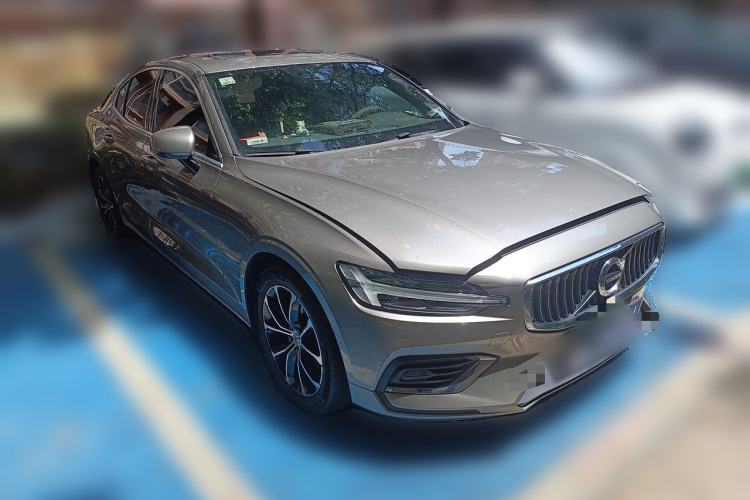Used Volvo S60 2021 T4 Zhiyi Luxury Edition Front Right 45 Deg