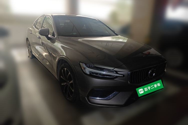 Used Volvo S60 2021 T4 Zhiyi Luxury Edition Front Right 45 Deg