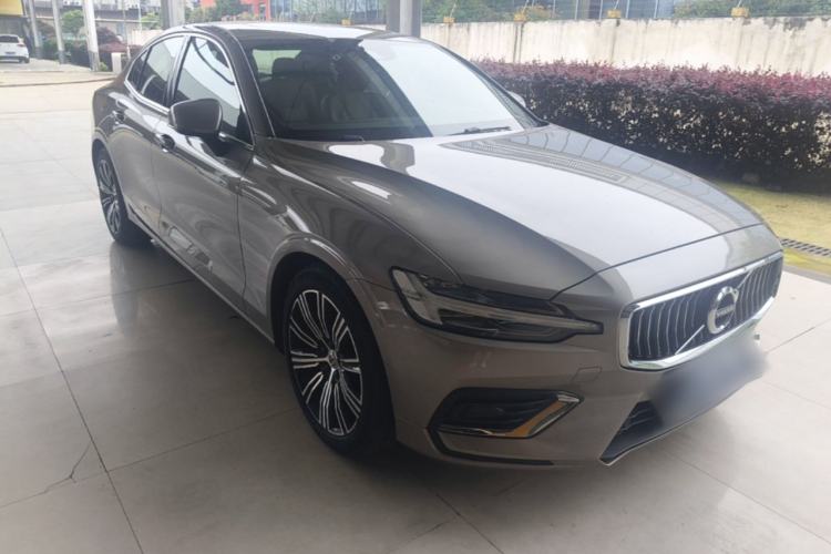 Used Volvo S60 2021 T4 Zhiyuan Luxury Edition Front Right 45 Deg