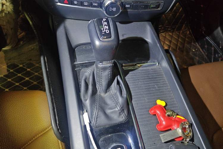 Used Volvo S60 2021 T4 Zhiyi Luxury Edition Gear Lever