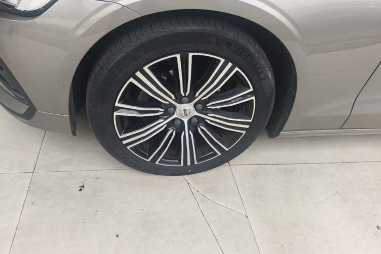 Used Volvo S60 2021 T4 Zhiyuan Luxury Edition Left Front Wheel Hub