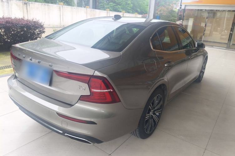 Used Volvo S60 2021 T4 Zhiyuan Luxury Edition Rear Right 45 Deg