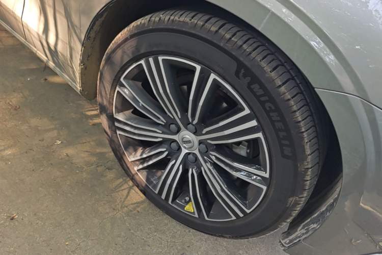 Used Volvo S60 2021 T4 Zhiyuan Luxury Edition Right Front Wheel Hub