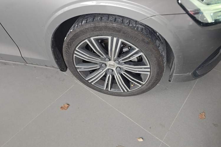 Used Volvo S60 2021 T4 Zhiyuan Luxury Edition Right Front Wheel Hub
