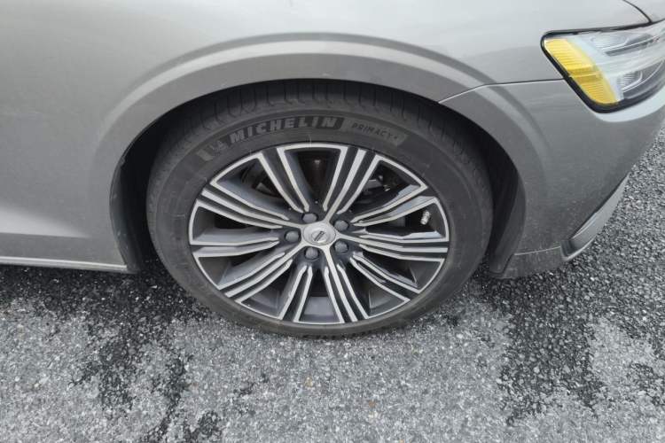 Used Volvo S60 2021 T4 Zhiyuan Luxury Edition Right Front Wheel Hub