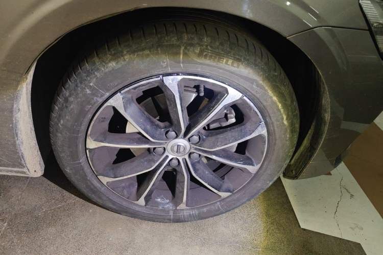 Used Volvo S60 2021 T4 Zhiyi Luxury Edition Right Front Wheel Hub