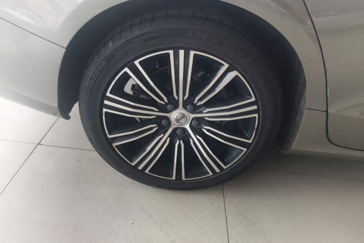 Used Volvo S60 2021 T4 Zhiyuan Luxury Edition Right Rear Wheel Hub