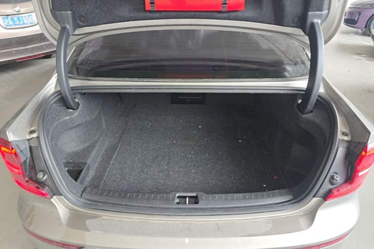 Used Volvo S60 2021 T4 Zhiyuan Luxury Edition Trunk