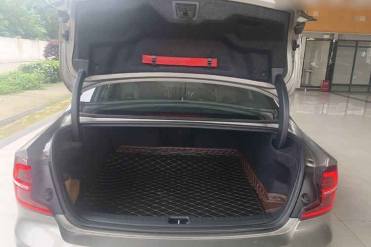 Used Volvo S60 2021 T4 Zhiyuan Luxury Edition Trunk