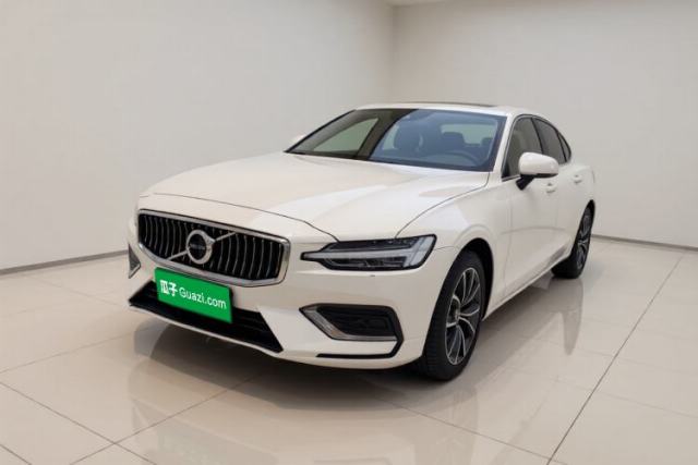 Używany Volvo S60 2021 T4 Zhiyi Luxury Edition