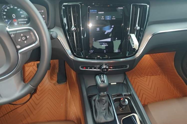 Used Volvo S60 2021 T4 Zhiyi Luxury Edition Audio And AC Panel