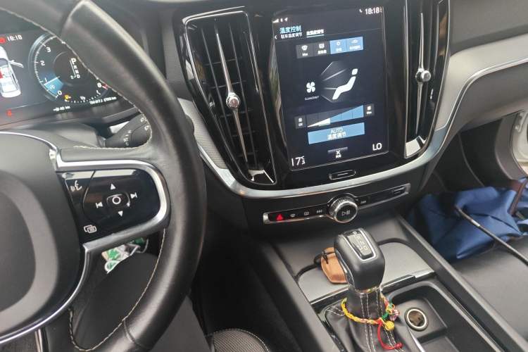 Used Volvo S60 2021 T4 Zhiyuan Sport Edition Audio And AC Panel