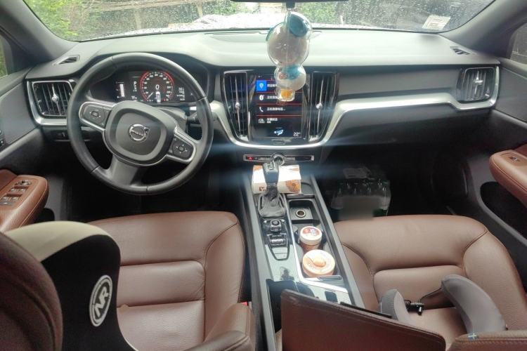 Used Volvo S60 2021 T4 Zhiyi Luxury Edition Center Console