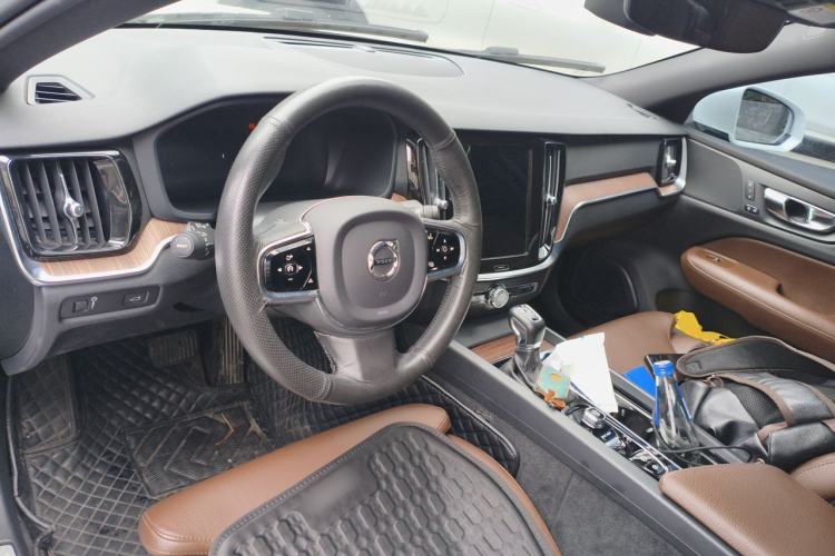 Used Volvo S60 2021 T4 Zhiyuan Luxury Edition Center Console
