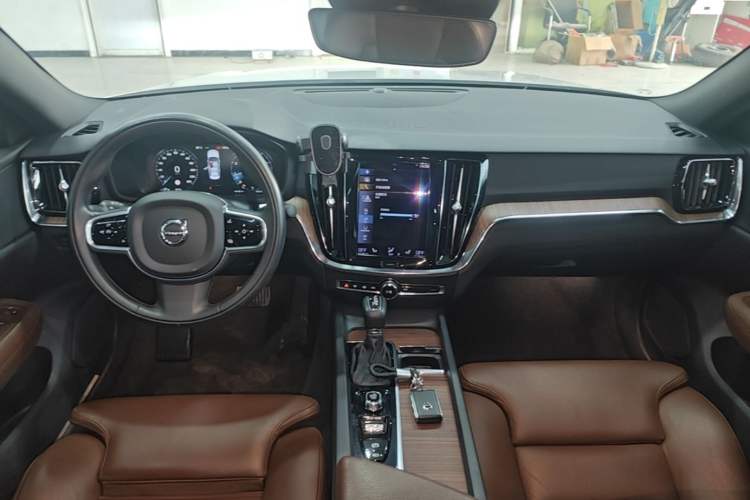 Used Volvo S60 2021 T4 Zhiyuan Luxury Edition Center Console