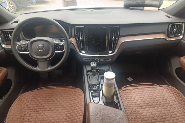 Used Volvo S60 2021 T4 Zhiyuan Luxury Edition Center Console