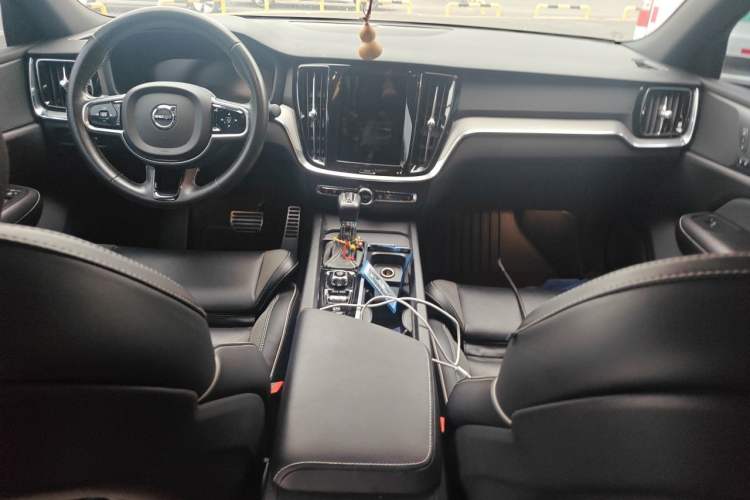 Used Volvo S60 2021 T4 Zhiyuan Sport Edition Center Console