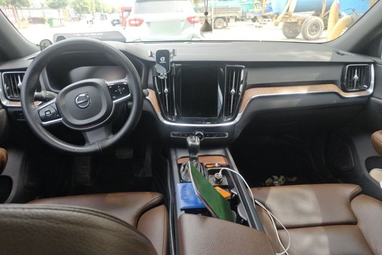 Used Volvo S60 2021 T4 Zhiyuan Luxury Edition Center Console