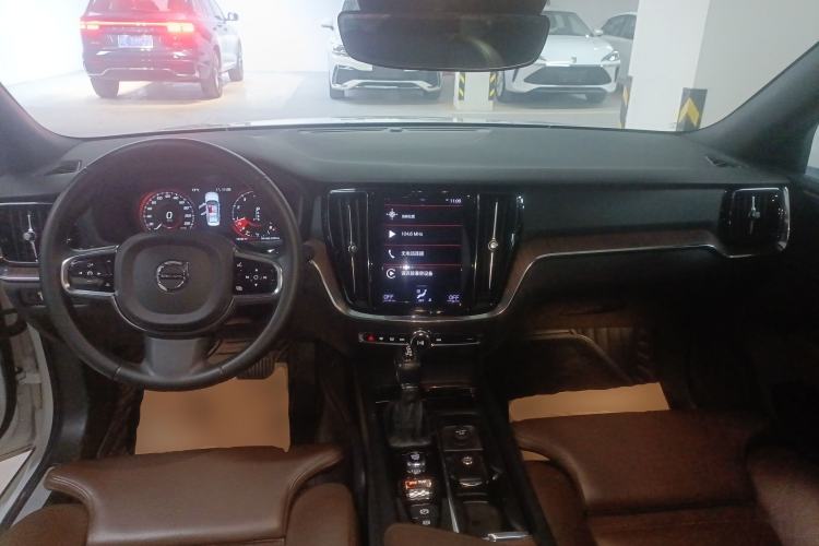 Used Volvo S60 2021 T4 Zhiyuan Luxury Edition Center Console