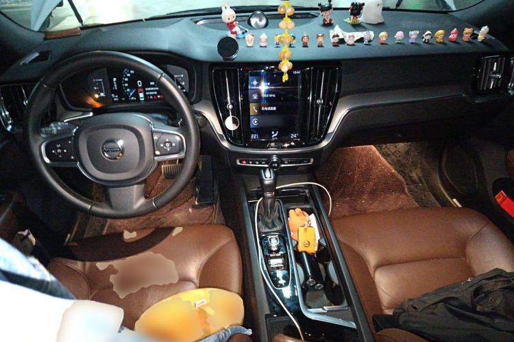 Used Volvo S60 2021 T4 Zhiyi Luxury Edition Center Console