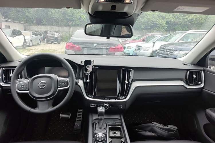Used Volvo S60 2021 T4 Zhiyi Luxury Edition Center Console