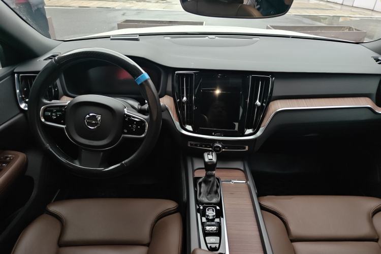 Used Volvo S60 2021 T4 Zhiyuan Luxury Edition Center Console